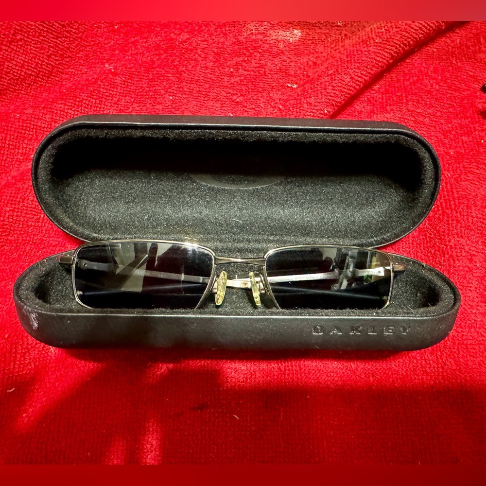 Oakley Chisel 4.0 Black Crome Vintage wire frames.